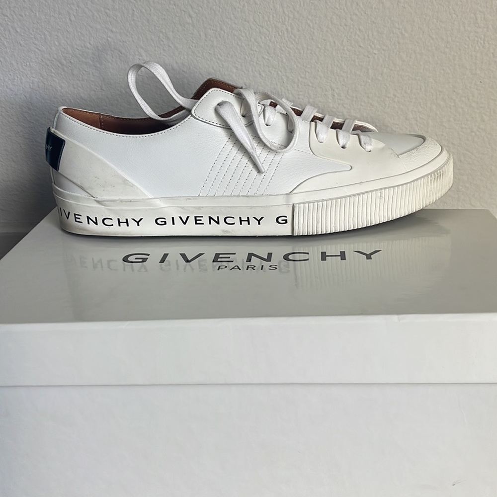Givenchy sneakers all white size 43 - Picture 2 of 3